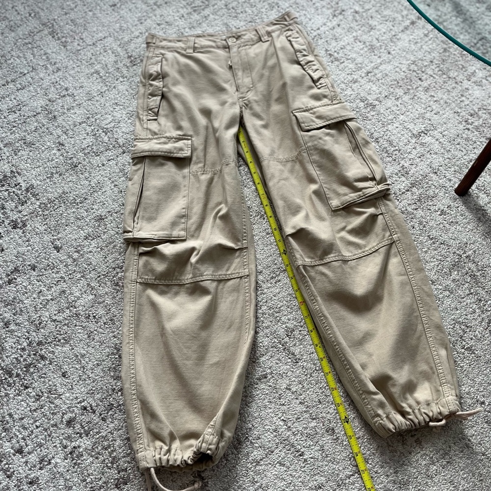 Aritzia TNA Cargo Supply Pant Mid Rise Short Gd Birch Casual Sz 0 - Picture 8 of 13